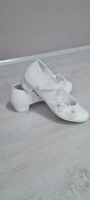 Продаю святкові туфлі 35 розміру