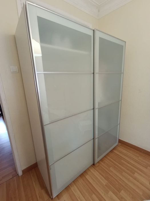 Roupeiro IKEIA PAX branco com portas deslizantes