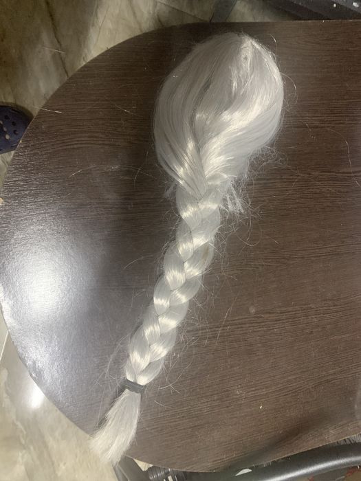 Lalka porcelanowa peruka