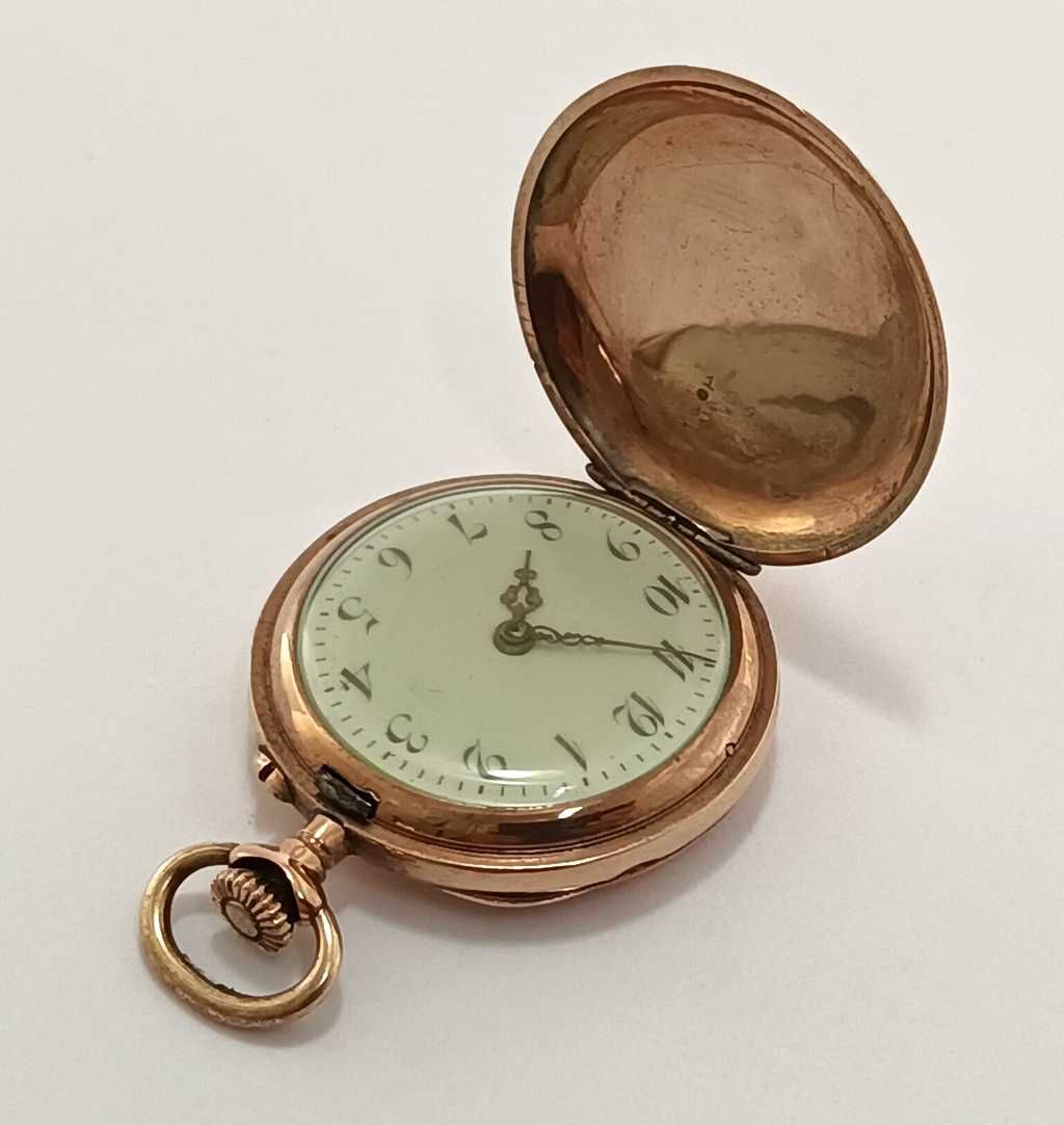 Złoty medalion z zegarkiem - około 1900 rok - w cenie złomu