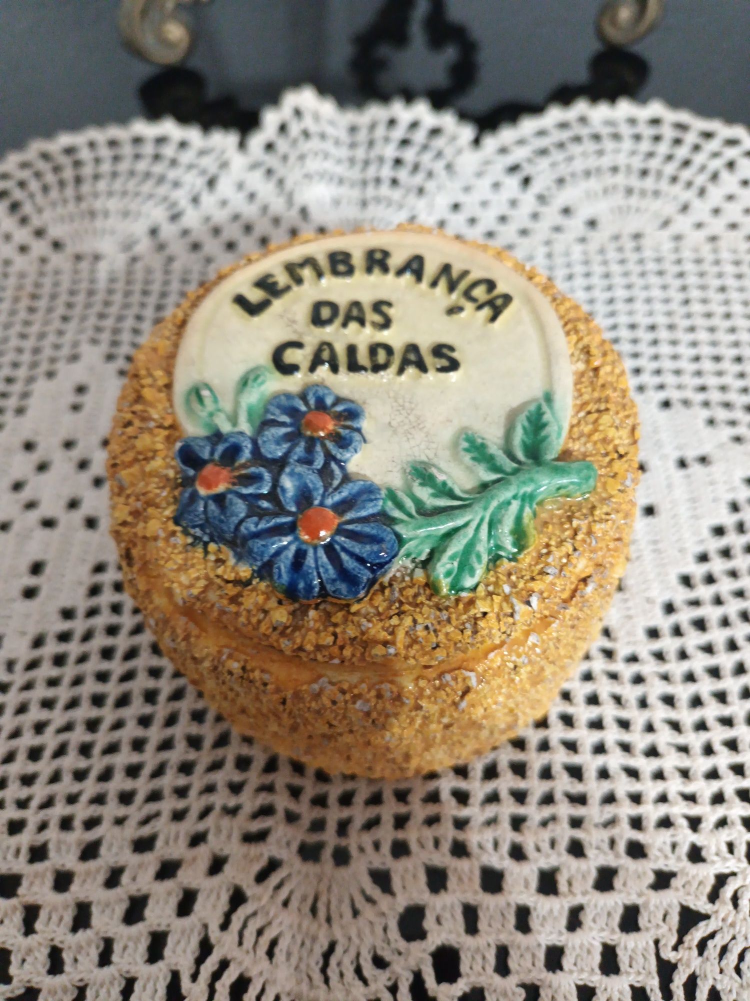 Caixa Caldas com acabamento areado