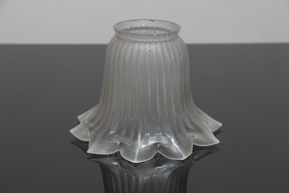 Lustre de Tecto Antigo estilo tulipa