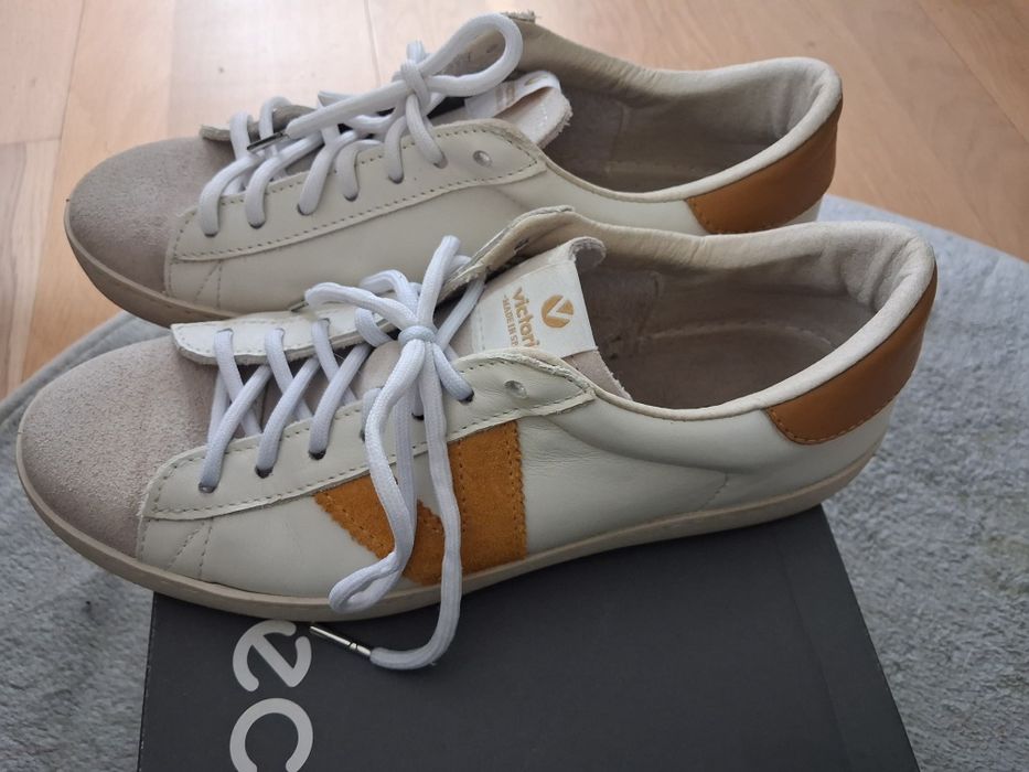 Buty sportowe Snakersy skóra rozm 39 Victoria