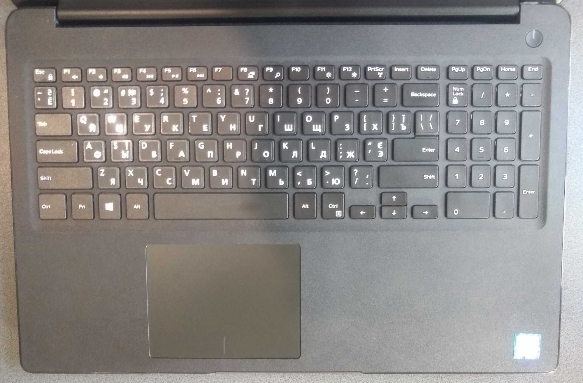 Dell Latitude 3500 •15.6" HD •Intel Core i5-8265U•8GB •256GB SSD