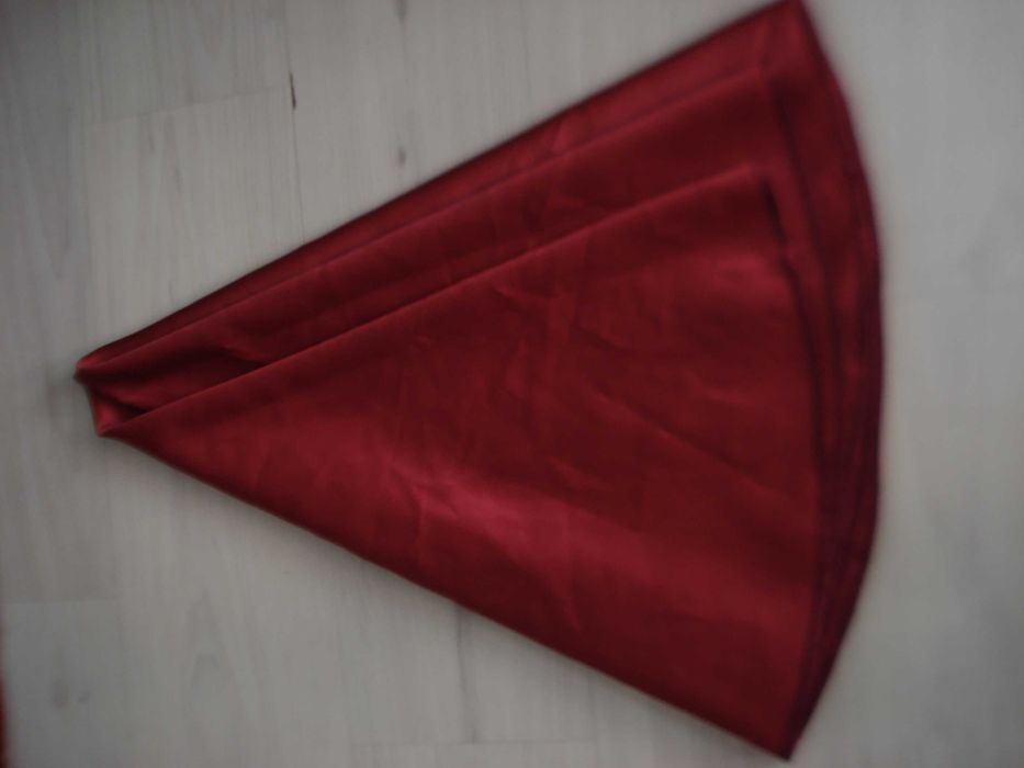Obrus okragly o srednicy 150 cm