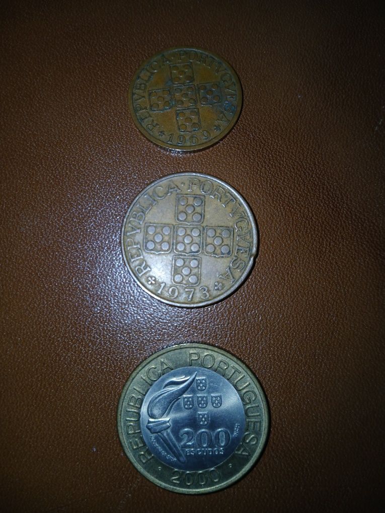 Moedas antigas aos colecionadores
