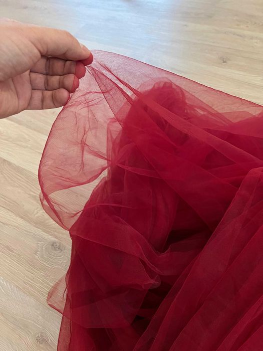 Tecido em Tule Bordeaux