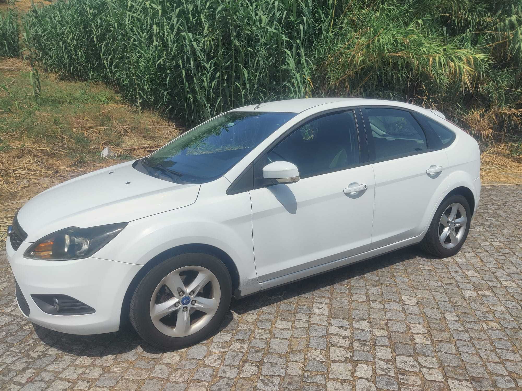 Ford Focus Branco em Excelentes Condições