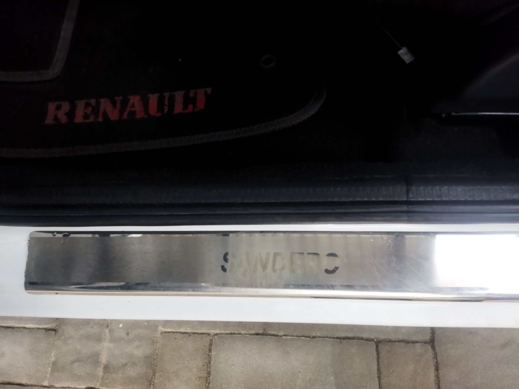 Renault Sandero 2011