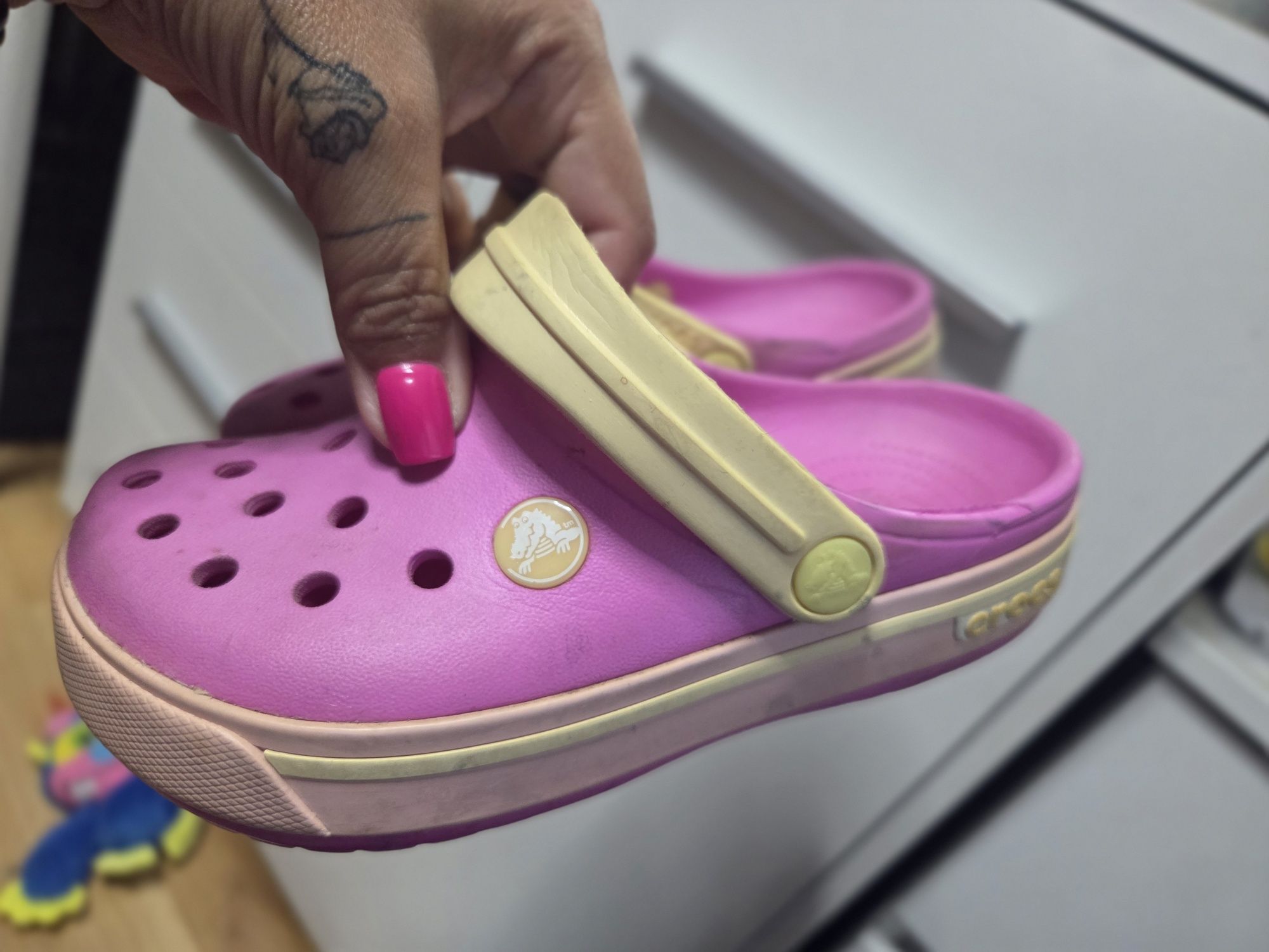 Klapki Crocs J1 bdb różowe
