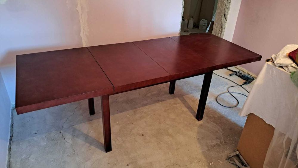 Stół rozkładany, idealny do salonu.  Długośc: 1250/1750/2250 mm.