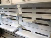 Regał z europalet i półek ikea