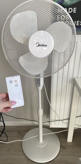 Wentylator stojący Midea z pilotem – 100 zł