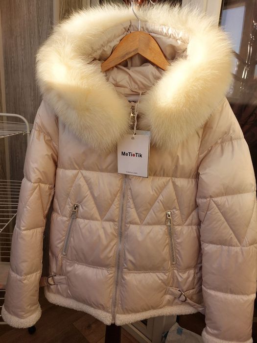 Продам жіночий пуховик з хутром