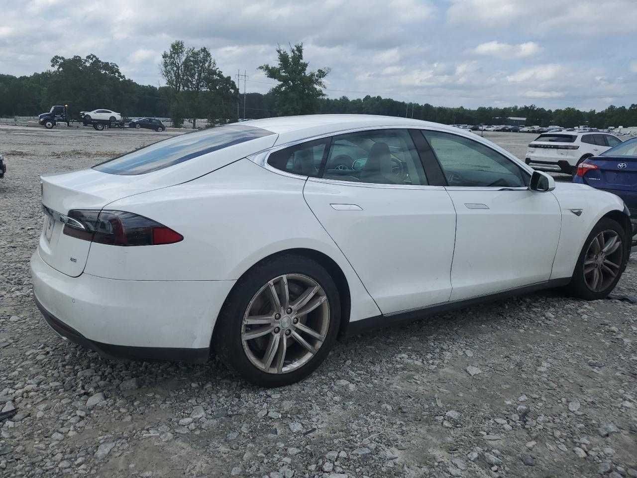 Tesla Model S 2014