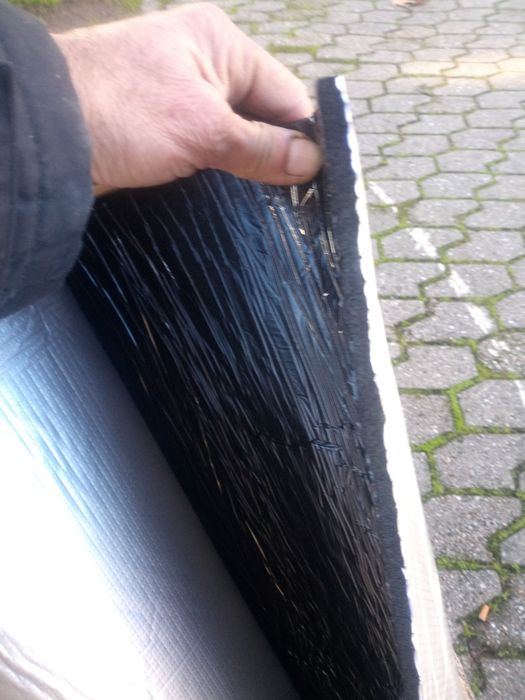 Material de isolamento novo dentro de caixa. Urgente