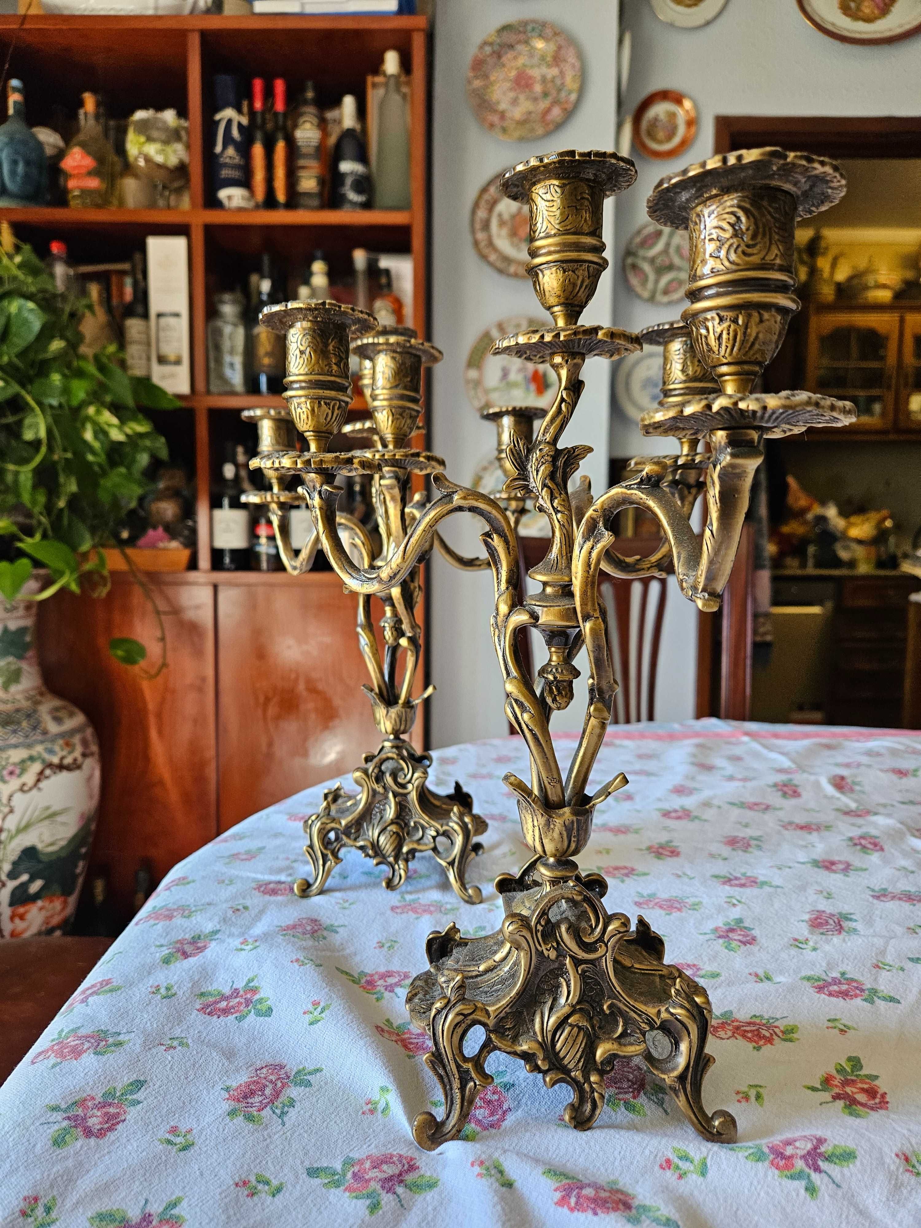 Castiçais de latão