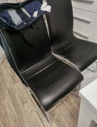 Krzesła biało czarne na metalowych nogach