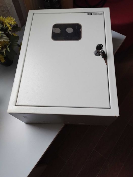 Ящик щит обліку на 12 модулів з 5-ма автоматами С25 розмір 40х30х14см