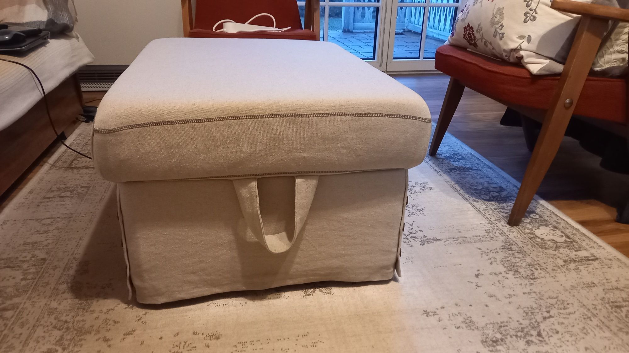 Pufa Ikea Ektorp podnóżek ze schowkiem