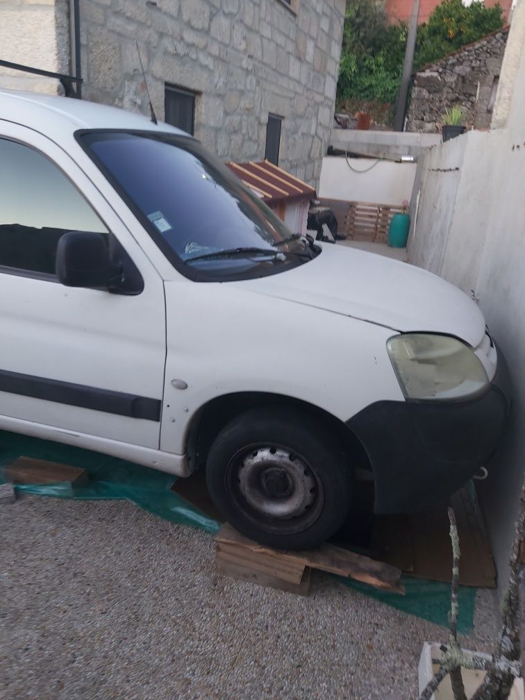 Vendo Peugeot Partner 1.9 diesel de 2003.