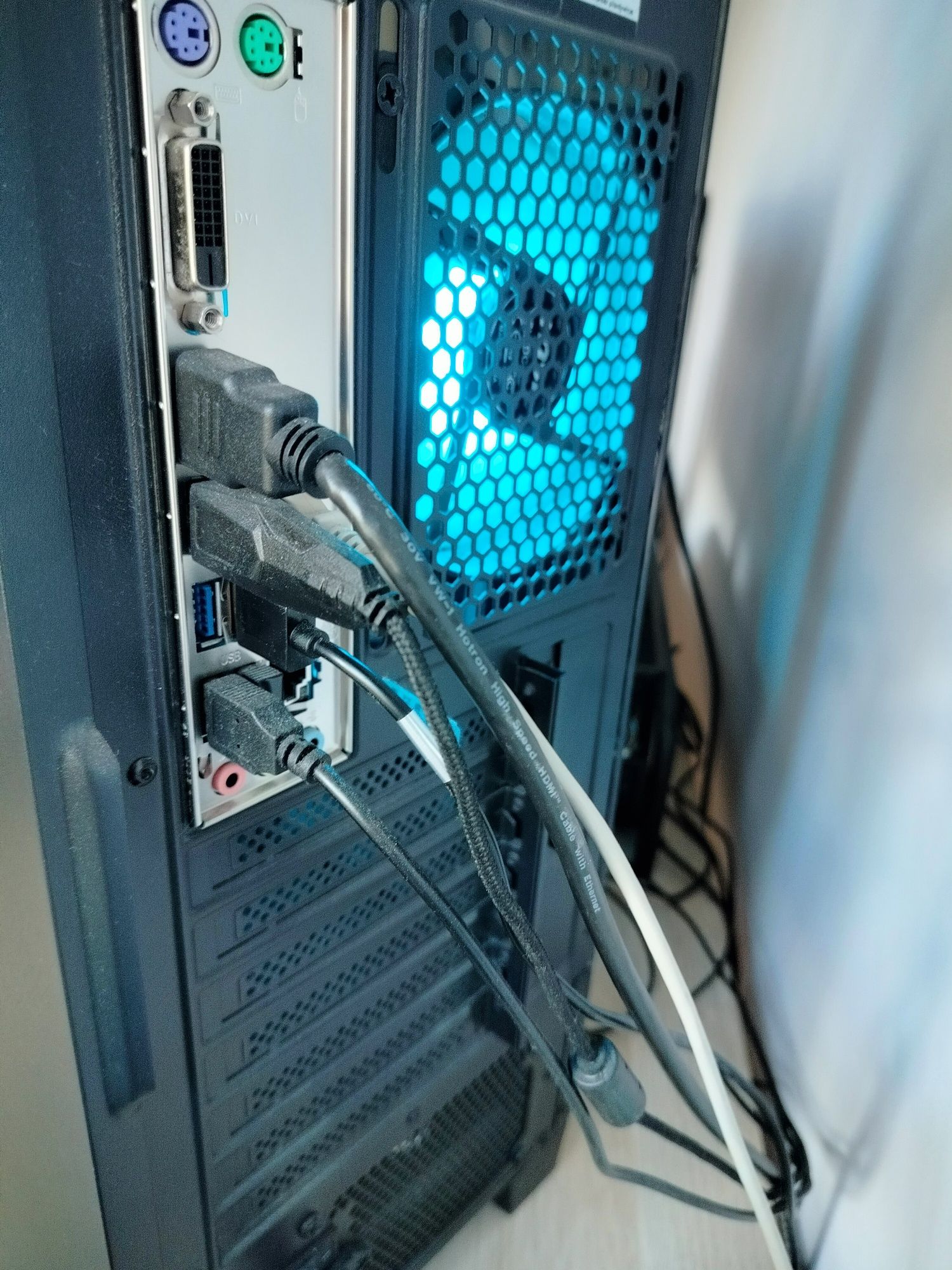 Komputer MSI AMD Ryzen 3
