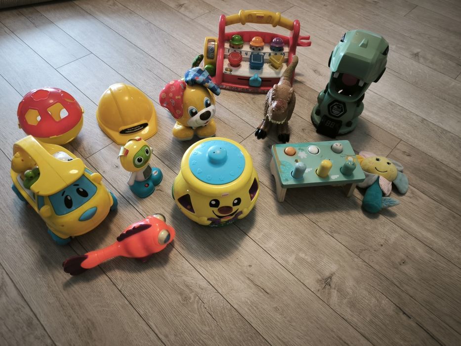 Zabawki PACZKA + jeździk cena za całość