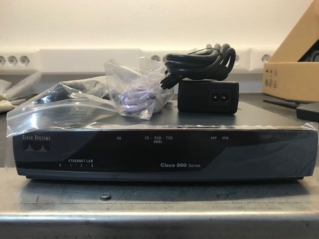 Router Cisco 870 (novo)