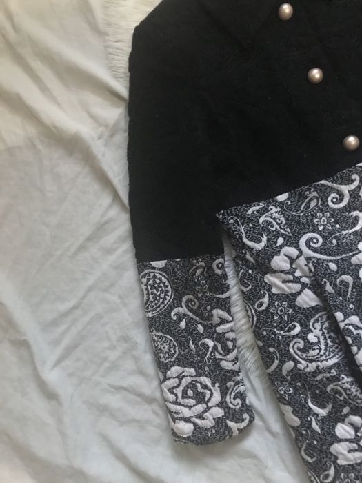 Sobretudo “Arggido Arggido” elegante com detalhes