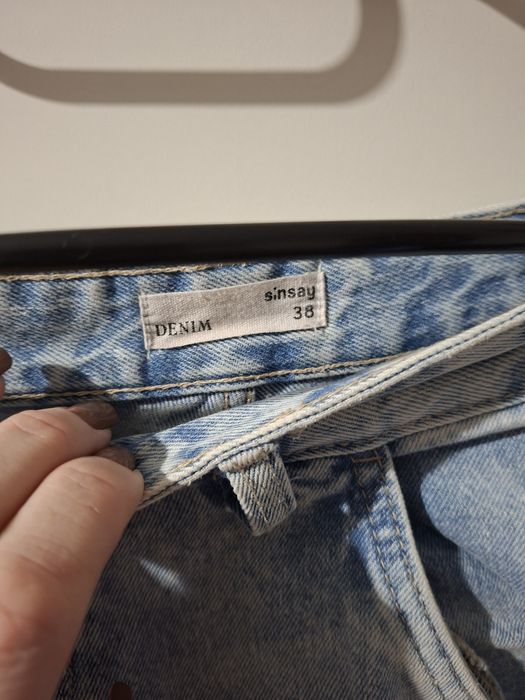 Jeansy z przetarciami Sinsay rozm.38