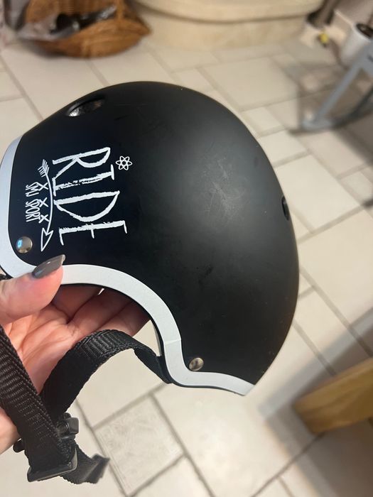 Дитячий лижний шолом на 6-10 років