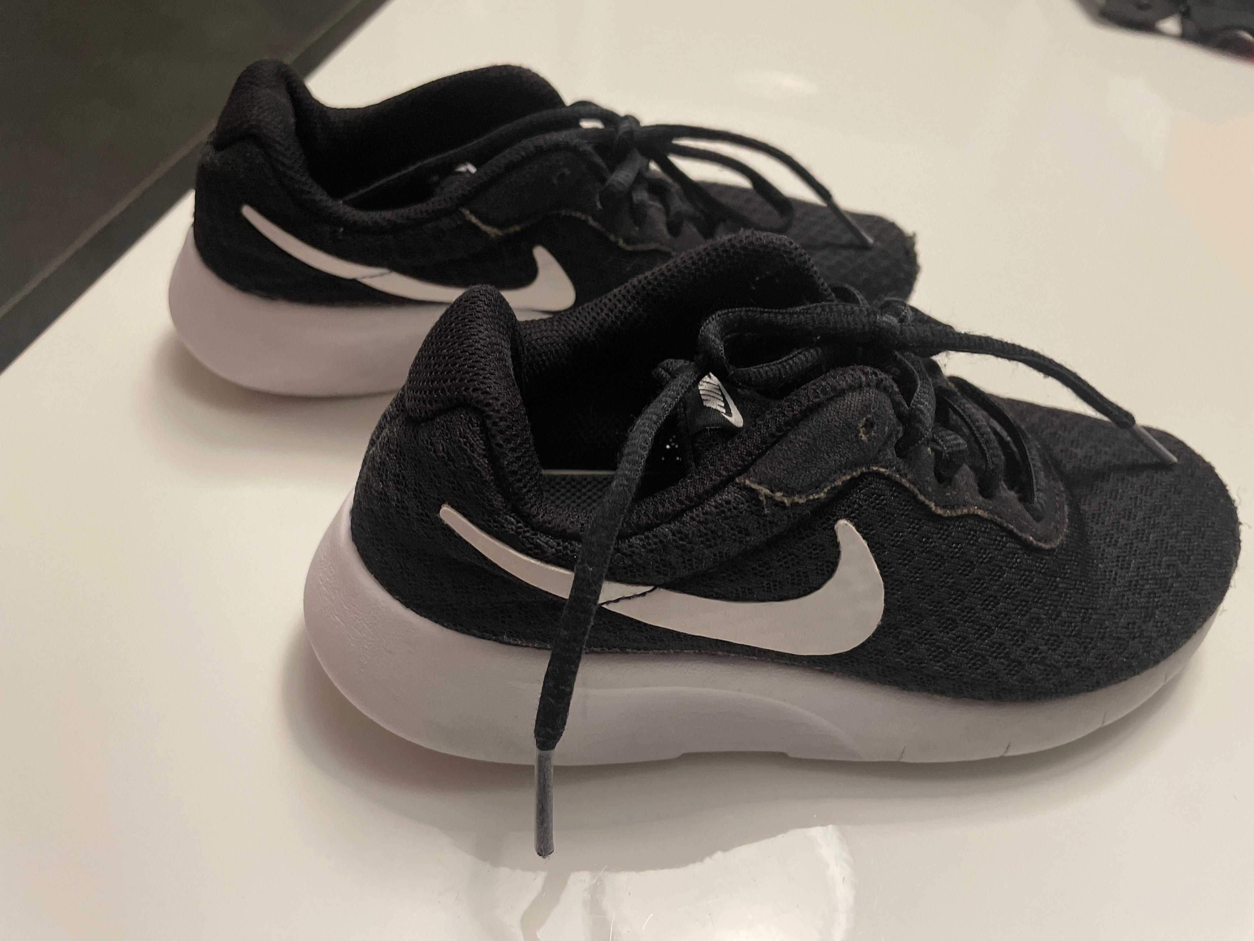 Buty sportowe Nike czarne rozmiar 33,5