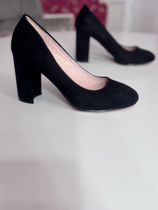 Чорні вечірні туфлі