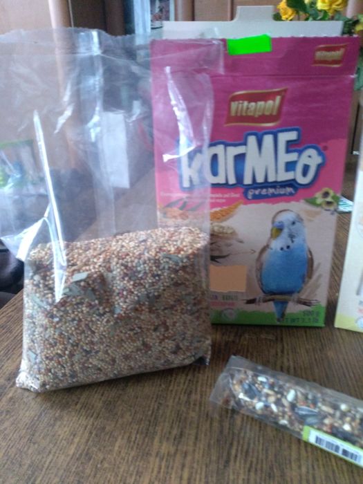 Zestaw dla papugi falistej (piasek, pokarm, kolba)