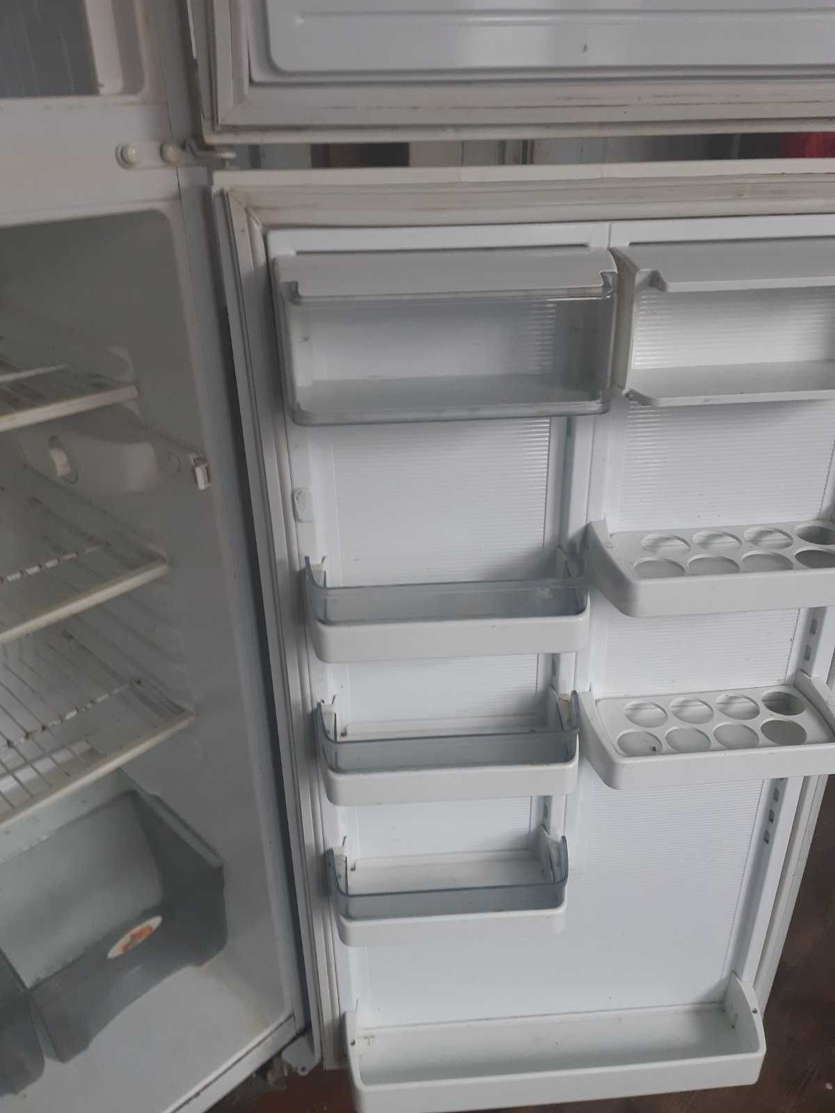 Холодильник двухкамерный " Минск"