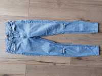 Jasnoniebieskie dżinsy z przetarciami denim co 36