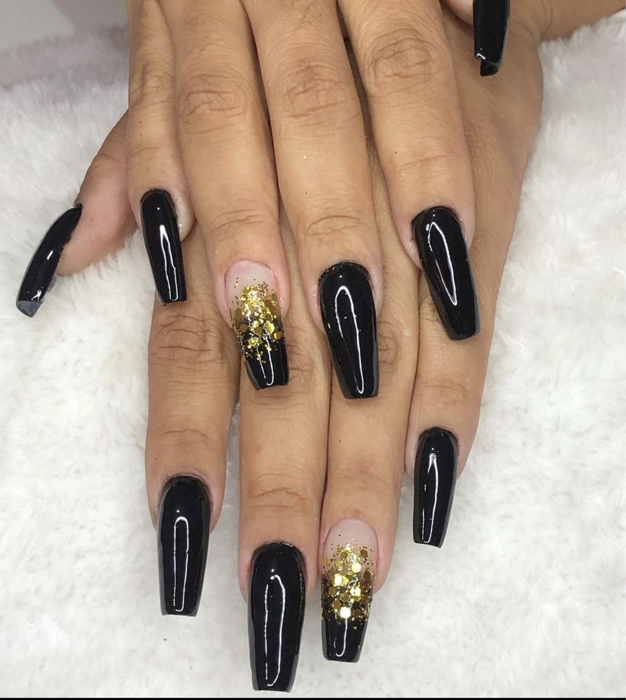 Unhas de gel e pedicure