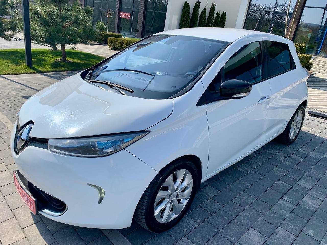 Прокат електромобіля Renault Zoe — економно та зручно