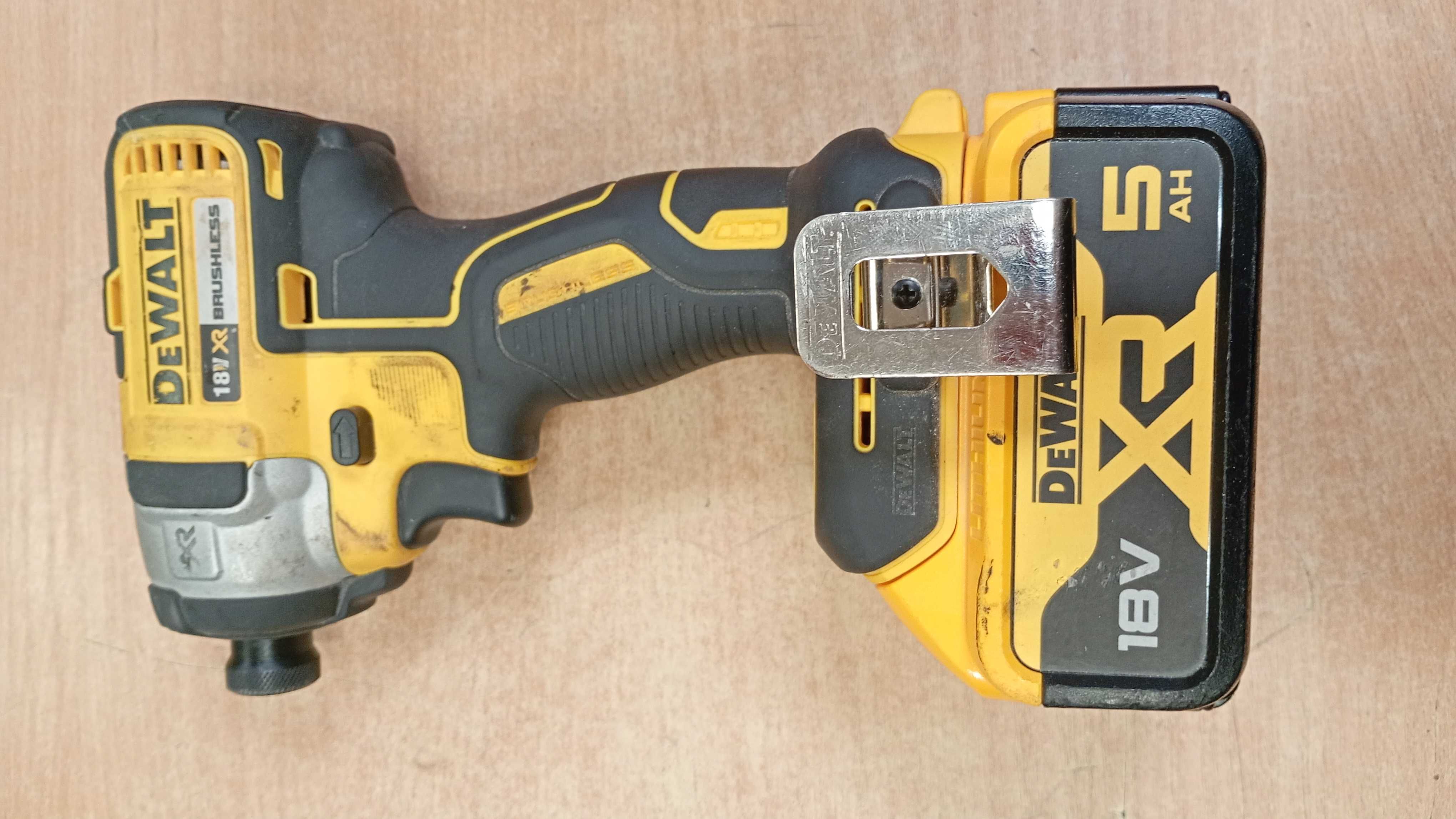 Zakrętarka DEWALT DCF887-Komis MADEJ Dębica