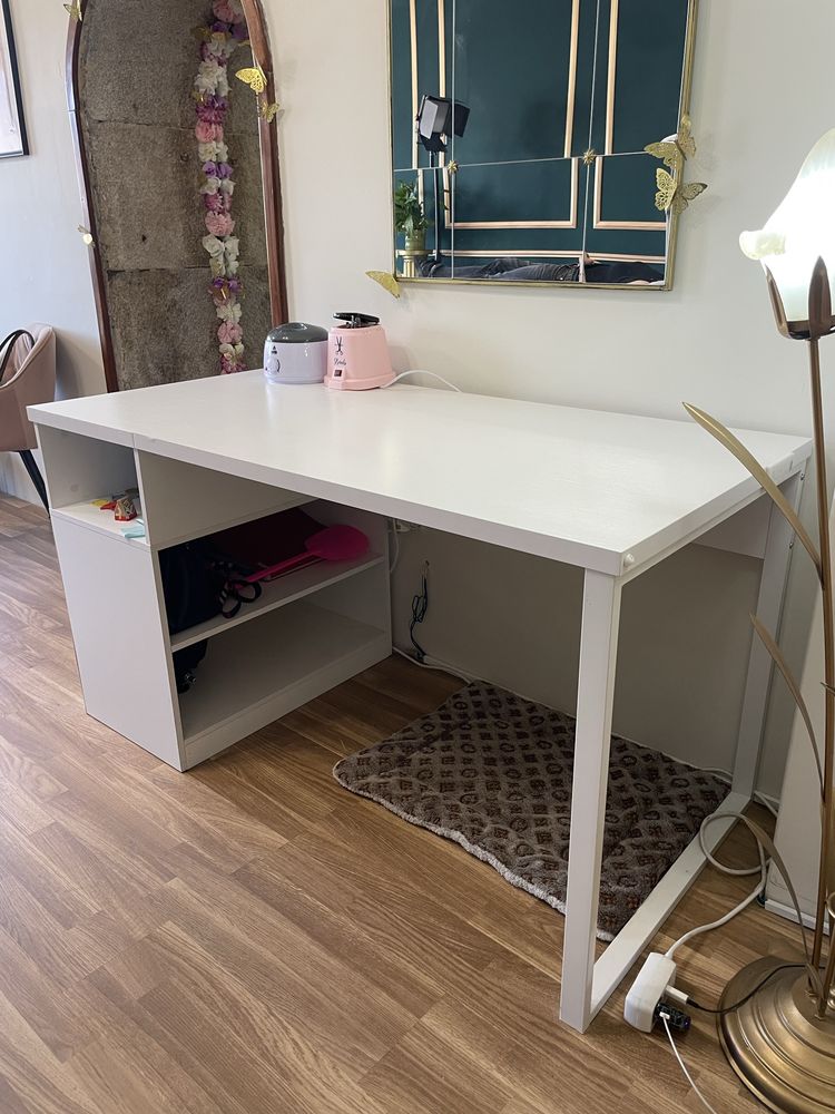 Mesa Branca Escritório