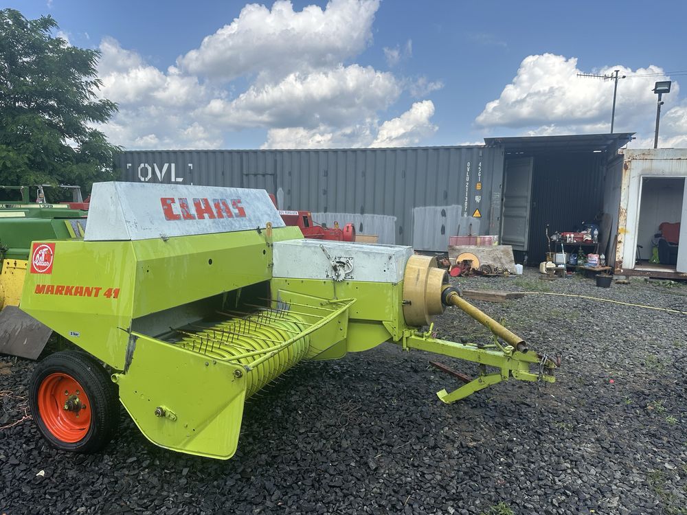 Прес-підбирач марки Claas Markant 41