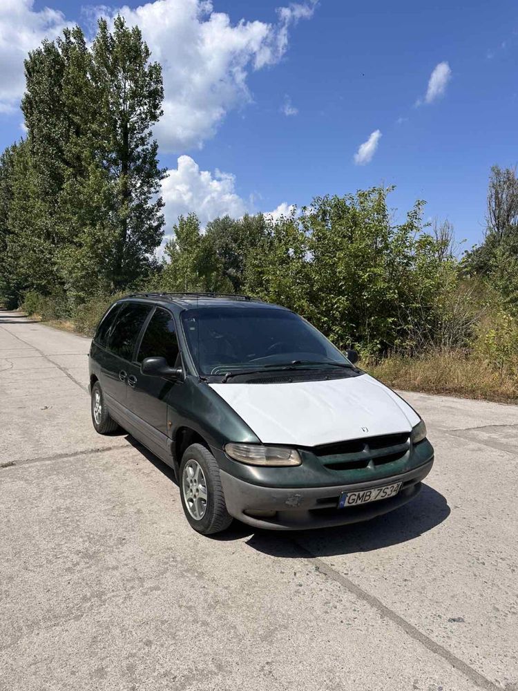 Chrysler 2.5 dizel на ходу 7 мест