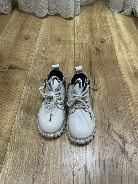 Зимові черевички на дівчинку