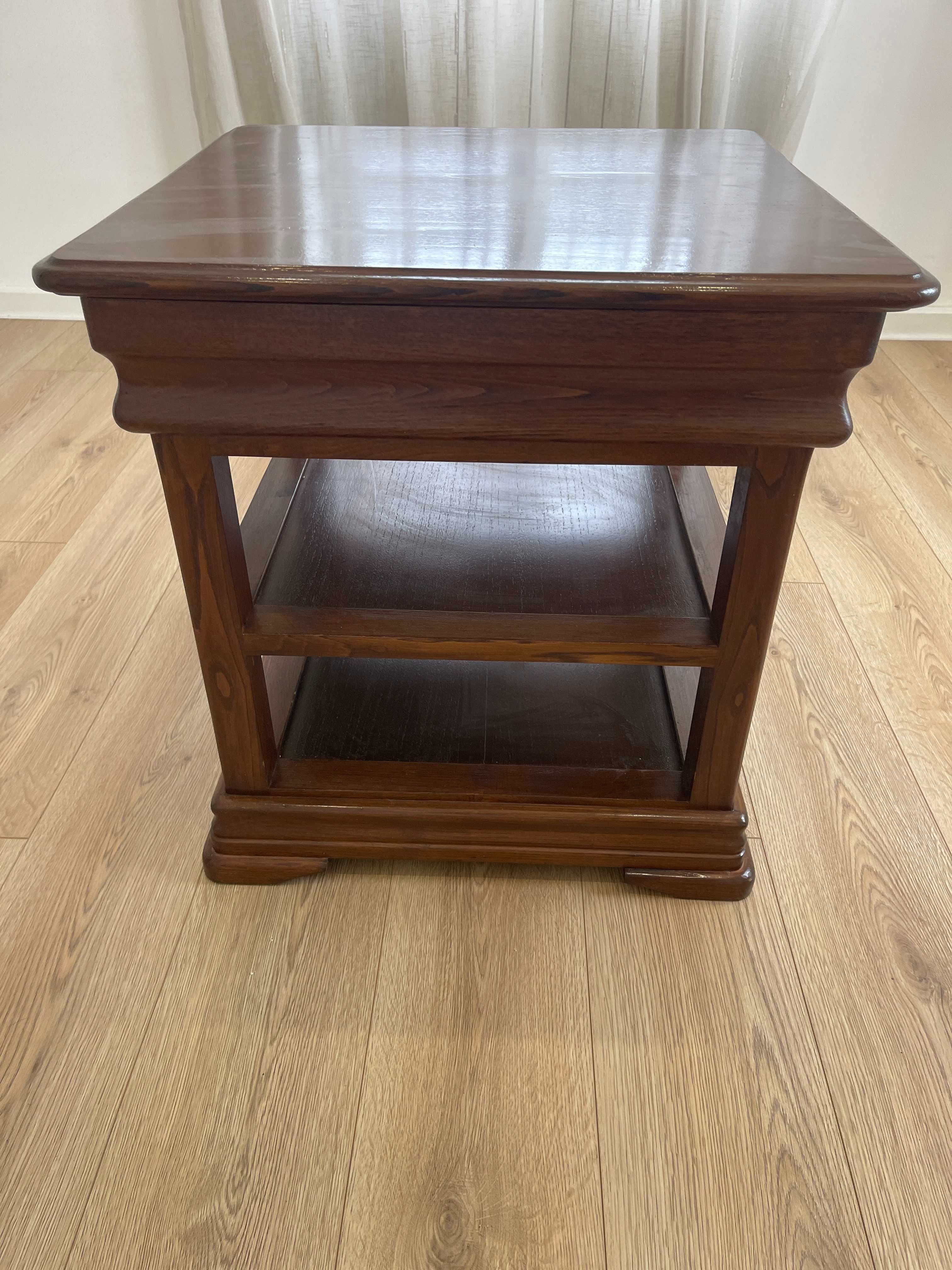 Mesa para televisão em madeira maciça