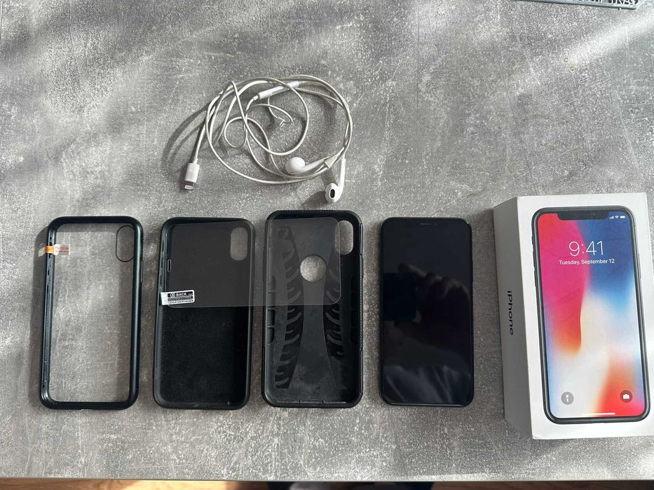 Iphone X uszkodzony + 3 szt etui + szkło na ekran