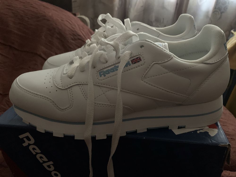 Кроссовки Reebok classic размер 42