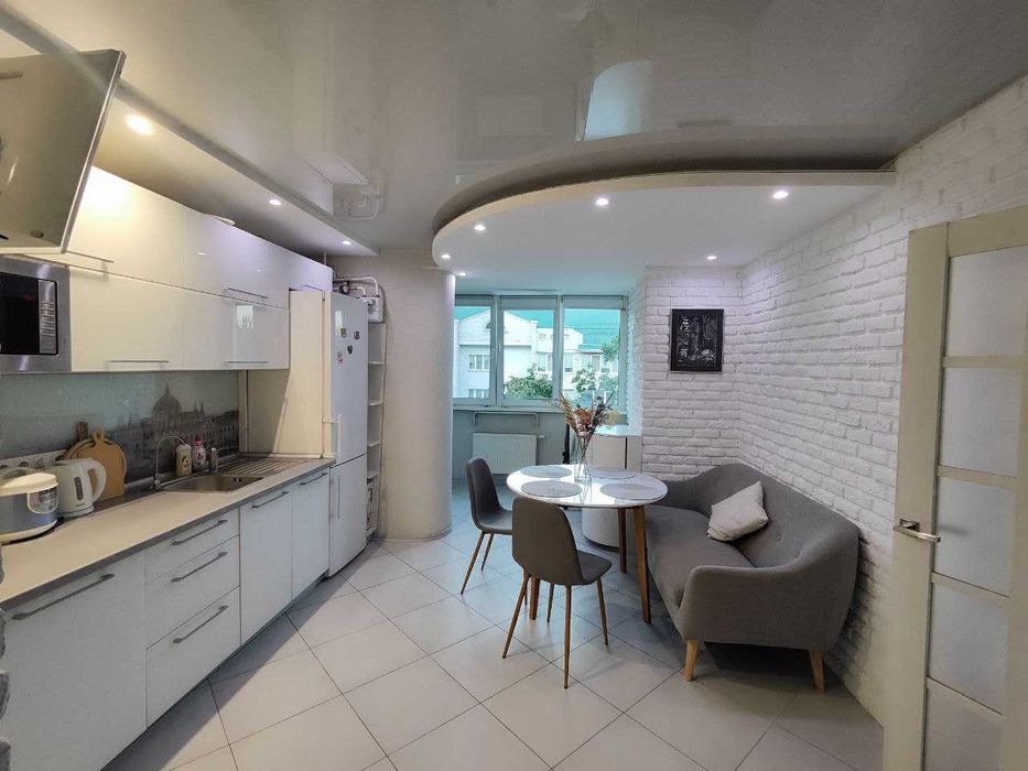 Продам однокімнатну квартиру в буд. 2013 року по вул. Зодчих 50Б