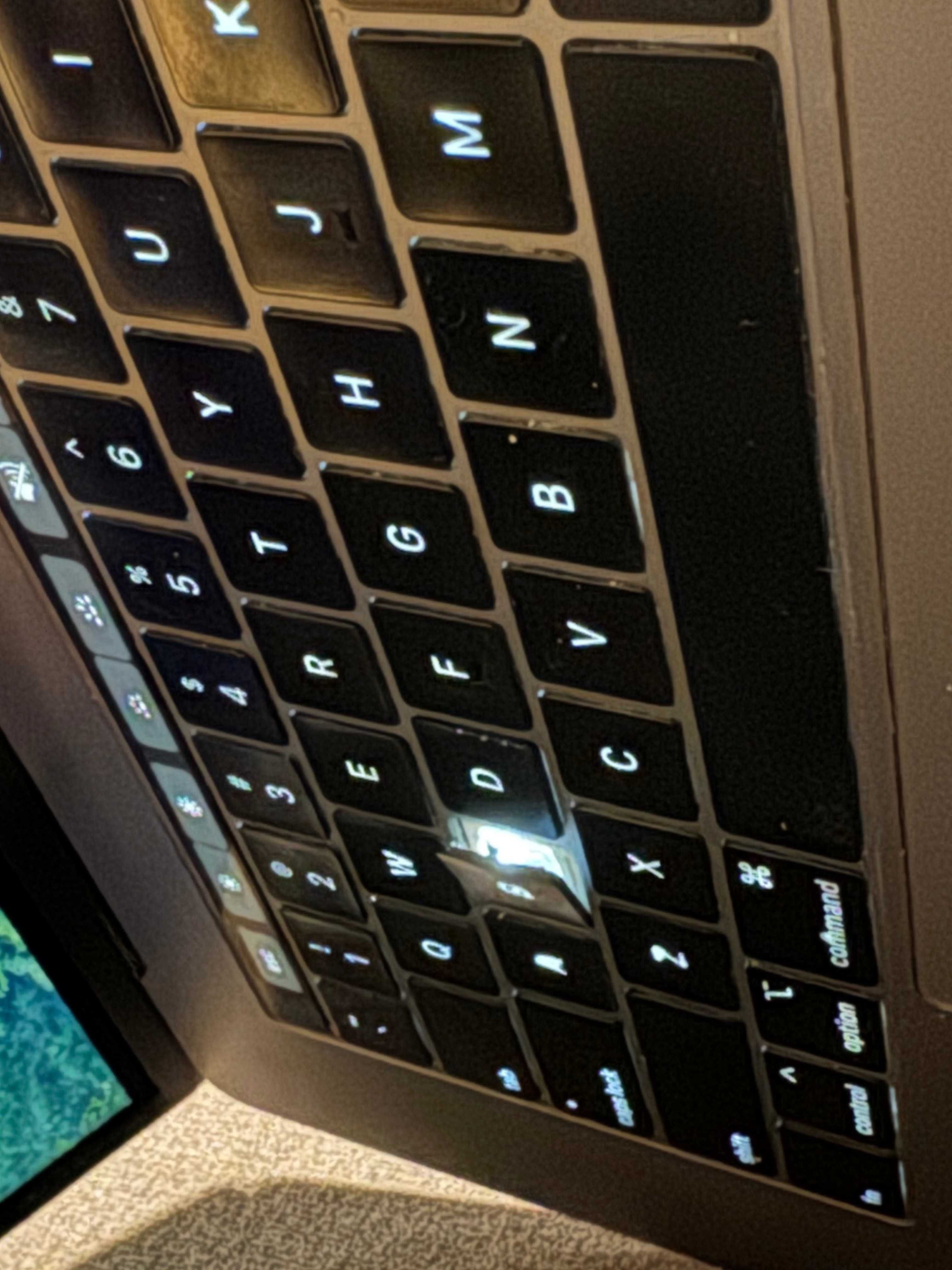MacBook Pro 15" używany czytaj opis (nie warto ale przeczytaj)