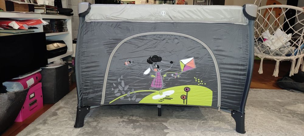 NOWE -Baby Design Łóżeczko, Kojec Play 105X105 Grey / Szary z Pieskami