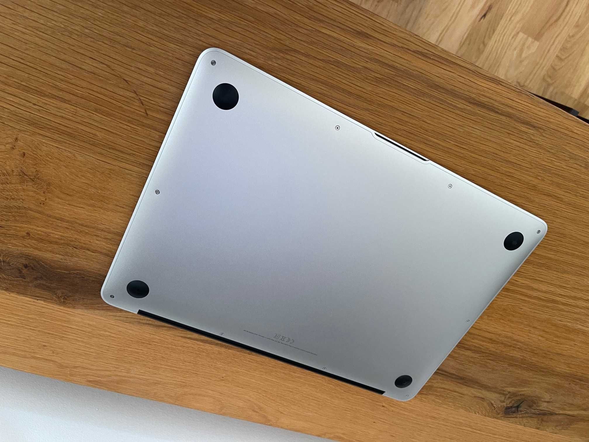 MacBook Air i5 w super stanie